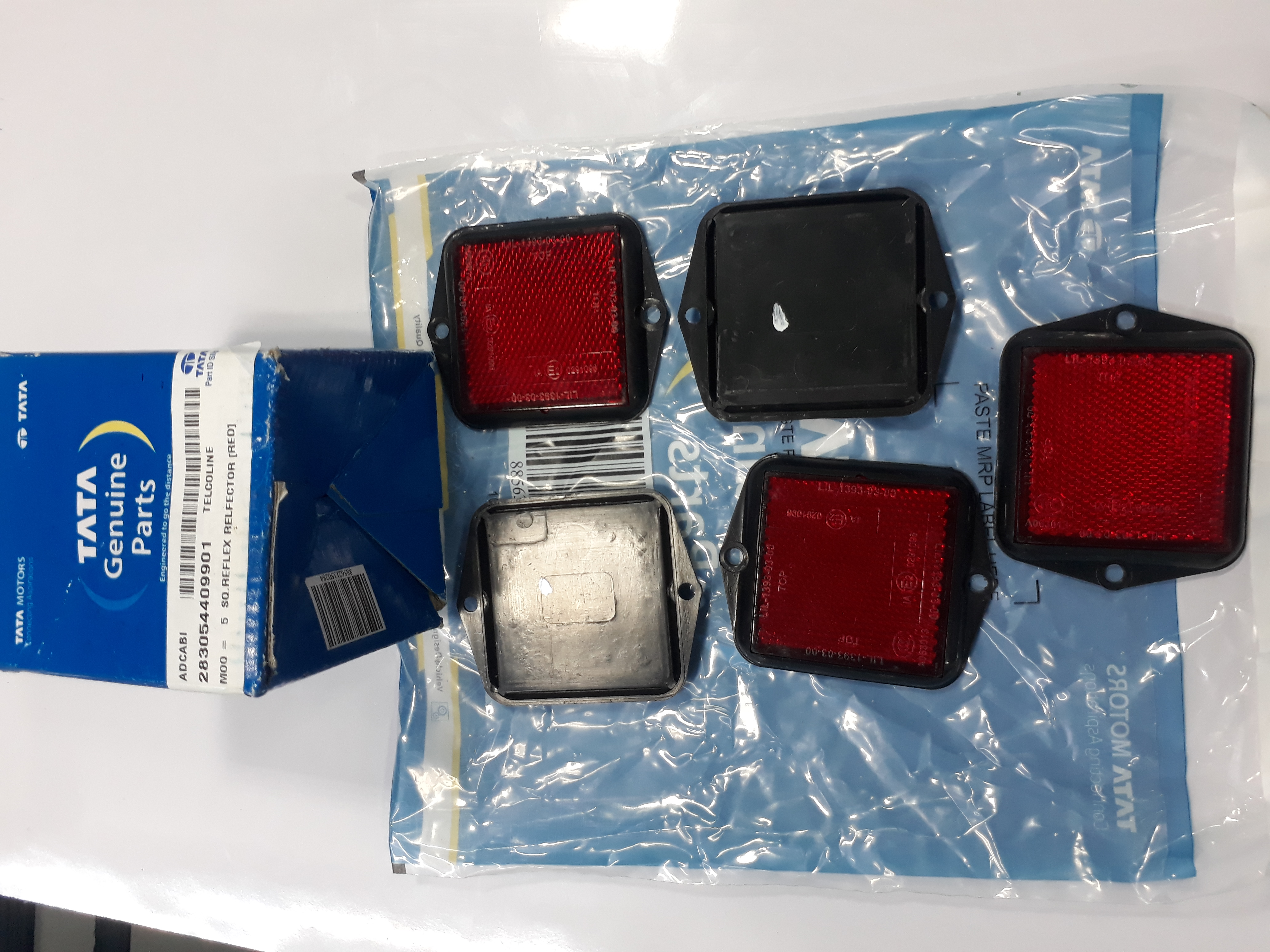 TATA TELCOLINE SQ. REFLEX RELEFECTOR [RED] 283054409901 STOCKID 963