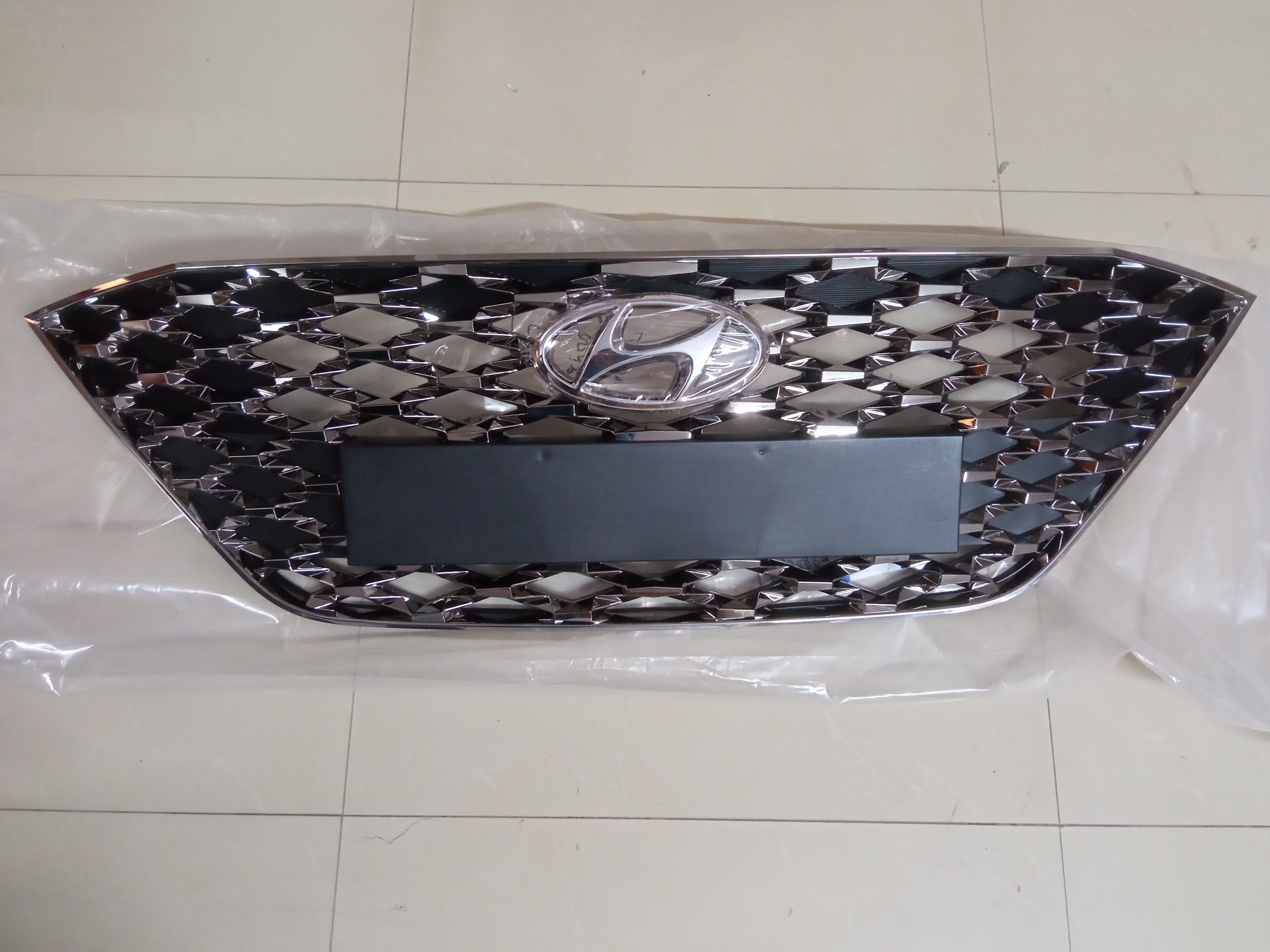 HYUNDAI VERNA GRILLE ASSY RADIATOR 86350H6510 STOCKID 2515