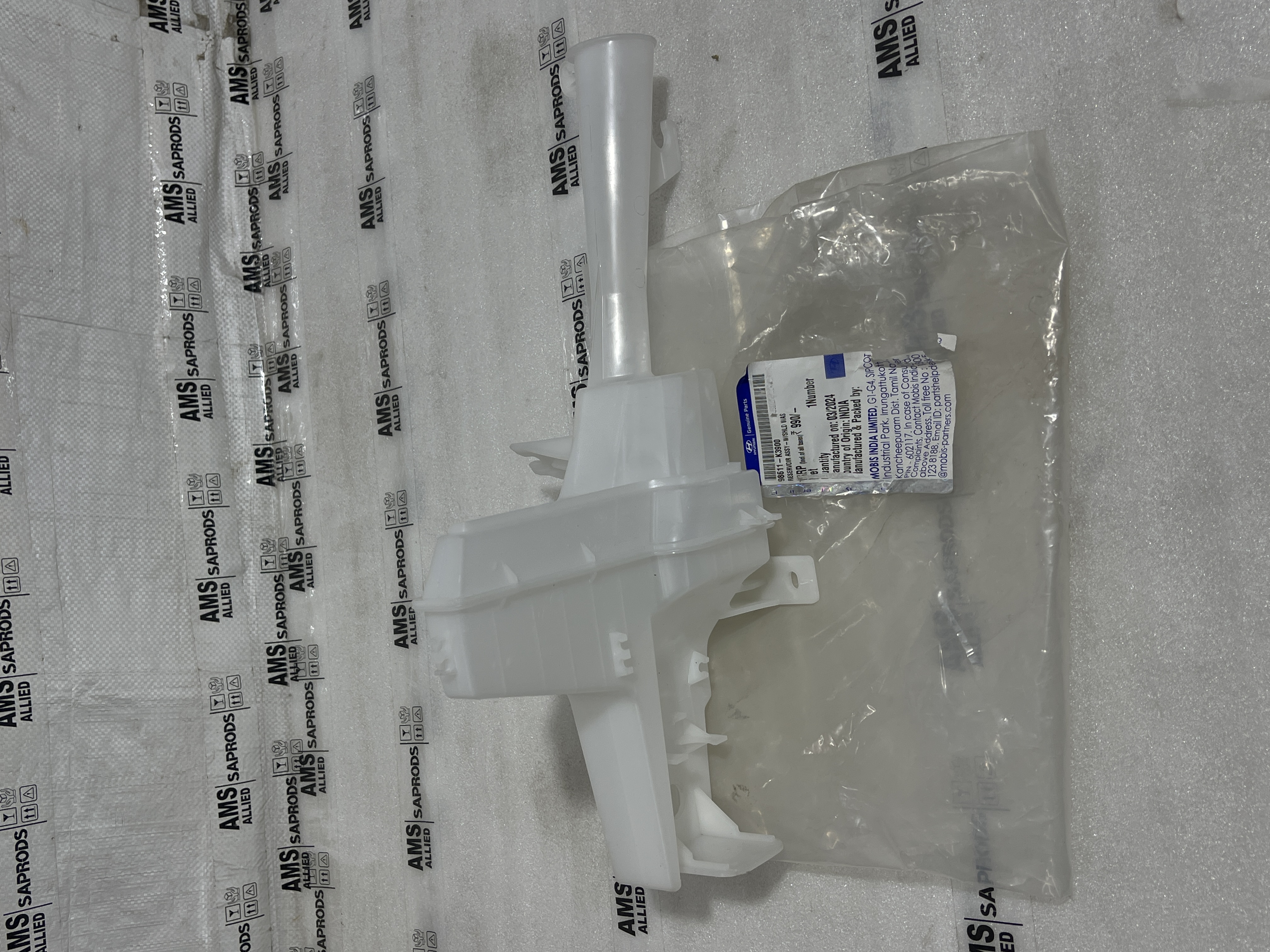 HYUNDAI VENUE RESERVOIR ASSY W/SHLD WASHER 98611K3900 STOCKID 2972