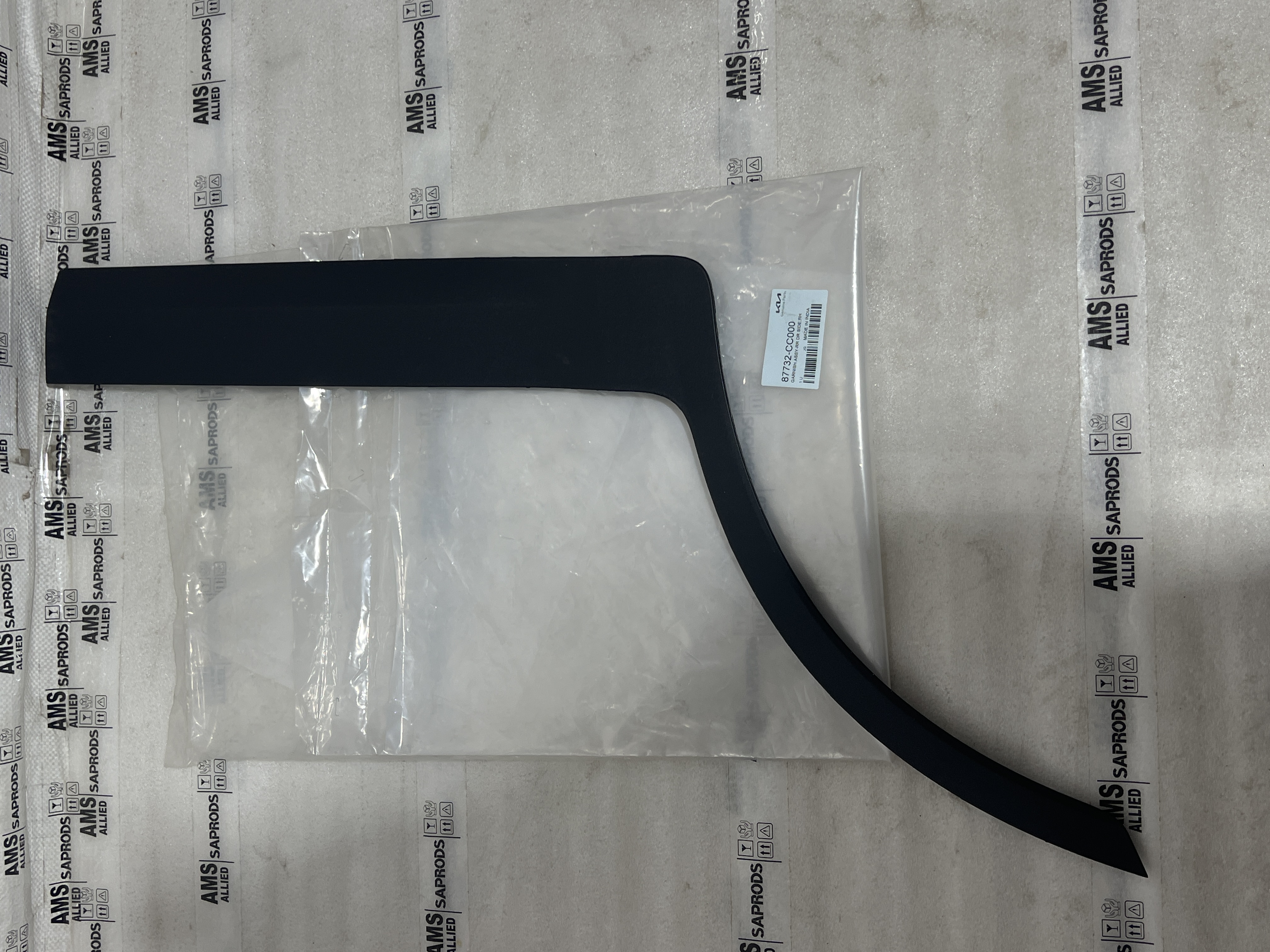 KIA SONET GARNISH ASSY RR DR SIDE,RH 87732CC000 STOCKID 3081