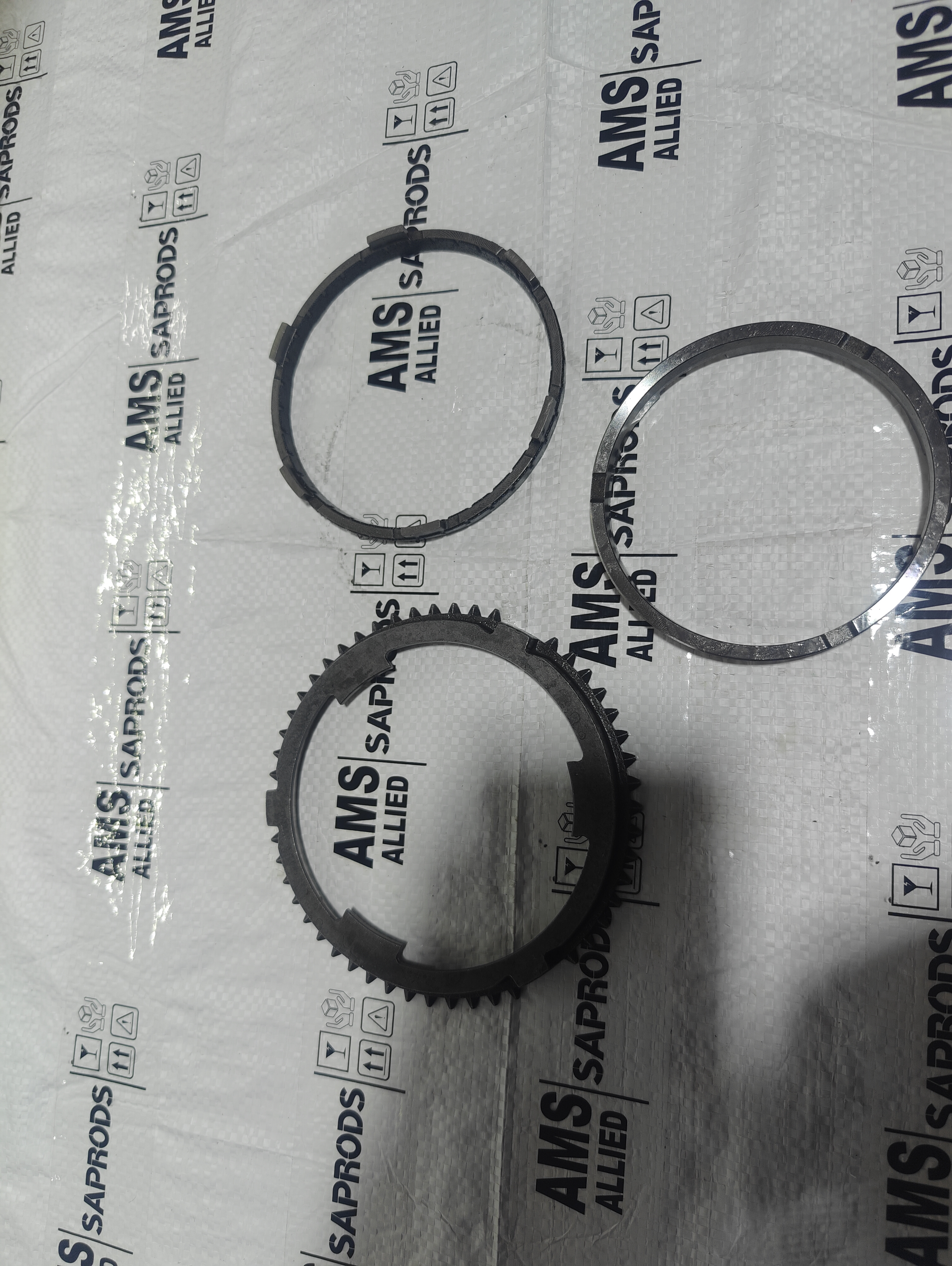 MAHINDRA NAVISTAR SYNCHRONIZER ASSY 6604EAS00240N STOCKID 3095