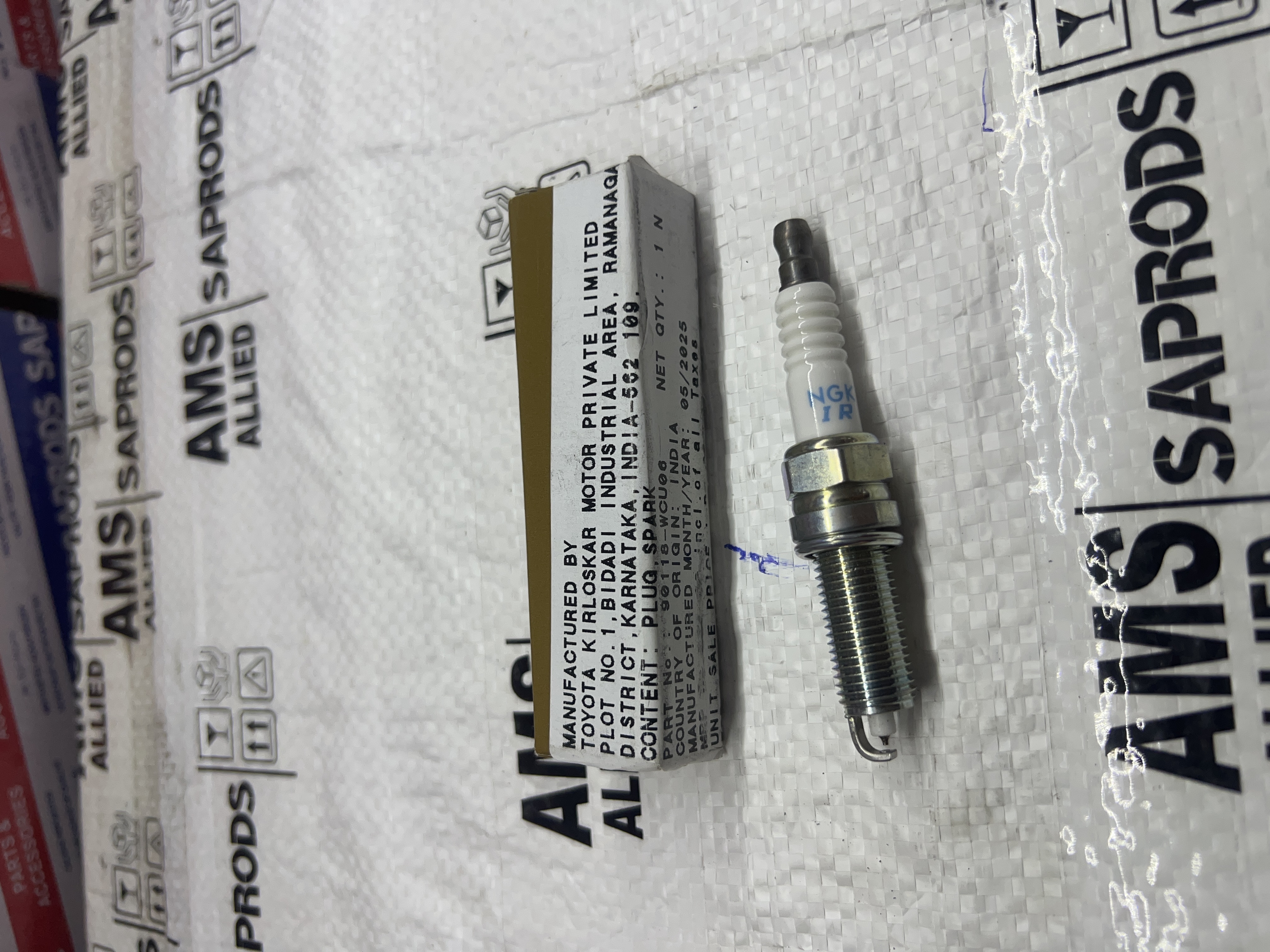 TOYOTA TAISOR SPARK PLUG 90118WCU06  STOCKID 3181