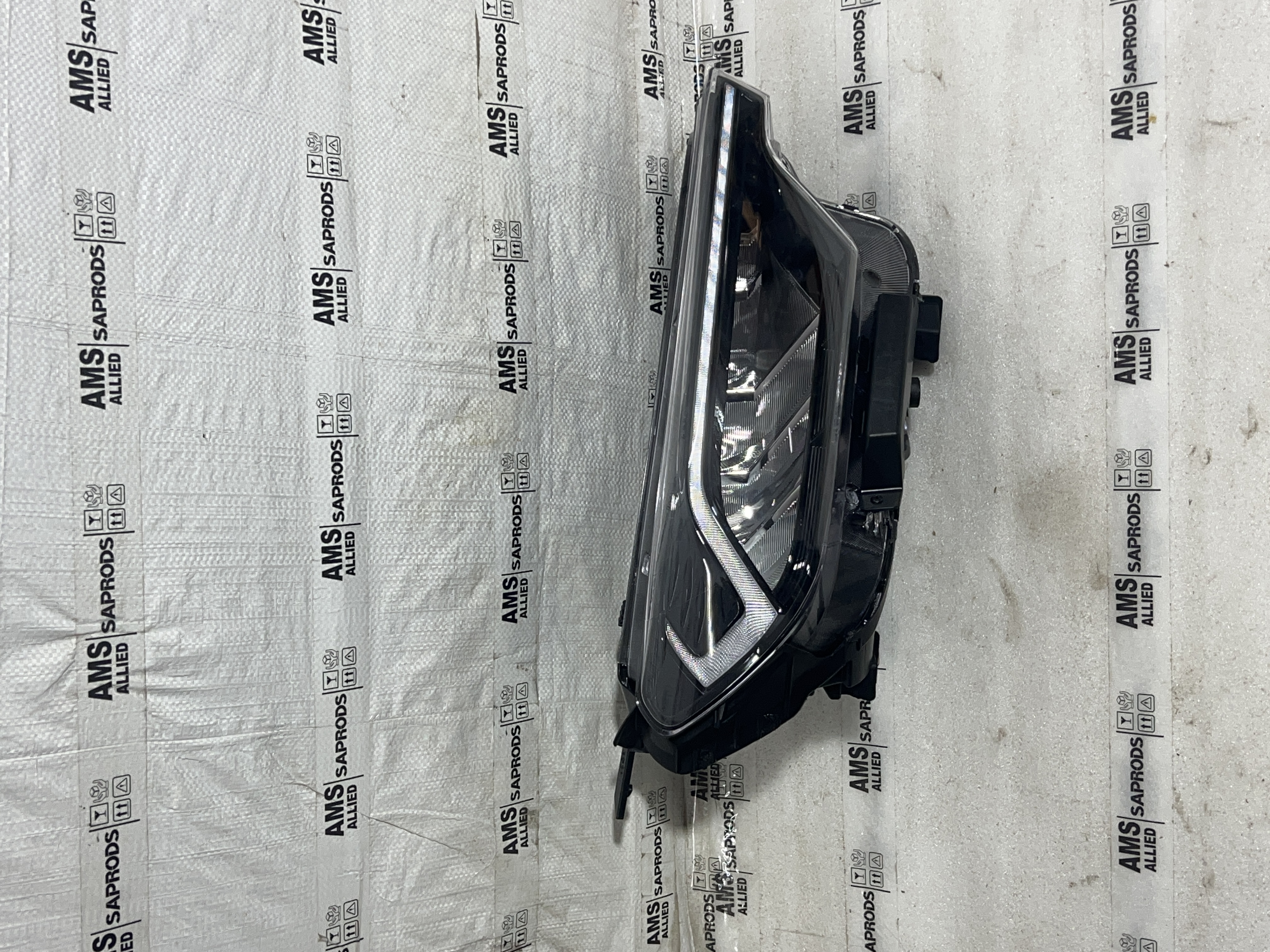 HYUNDAI I 20 LAMPASSY HEAD RH 92102C7110 92102C7120 STOCKID 3204