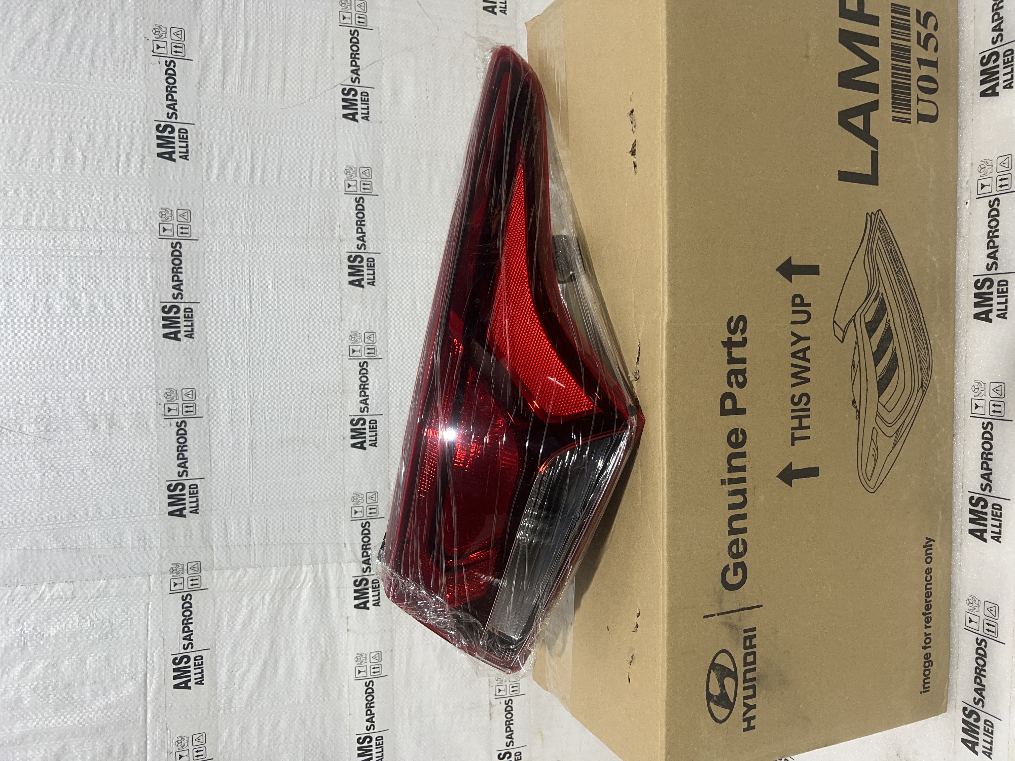 HYUNDAI VERNA FLUIDIC LAMP ASSY REAR COMB OUTSIDE,RH VERNA 92402H6000  STOCKID 3241