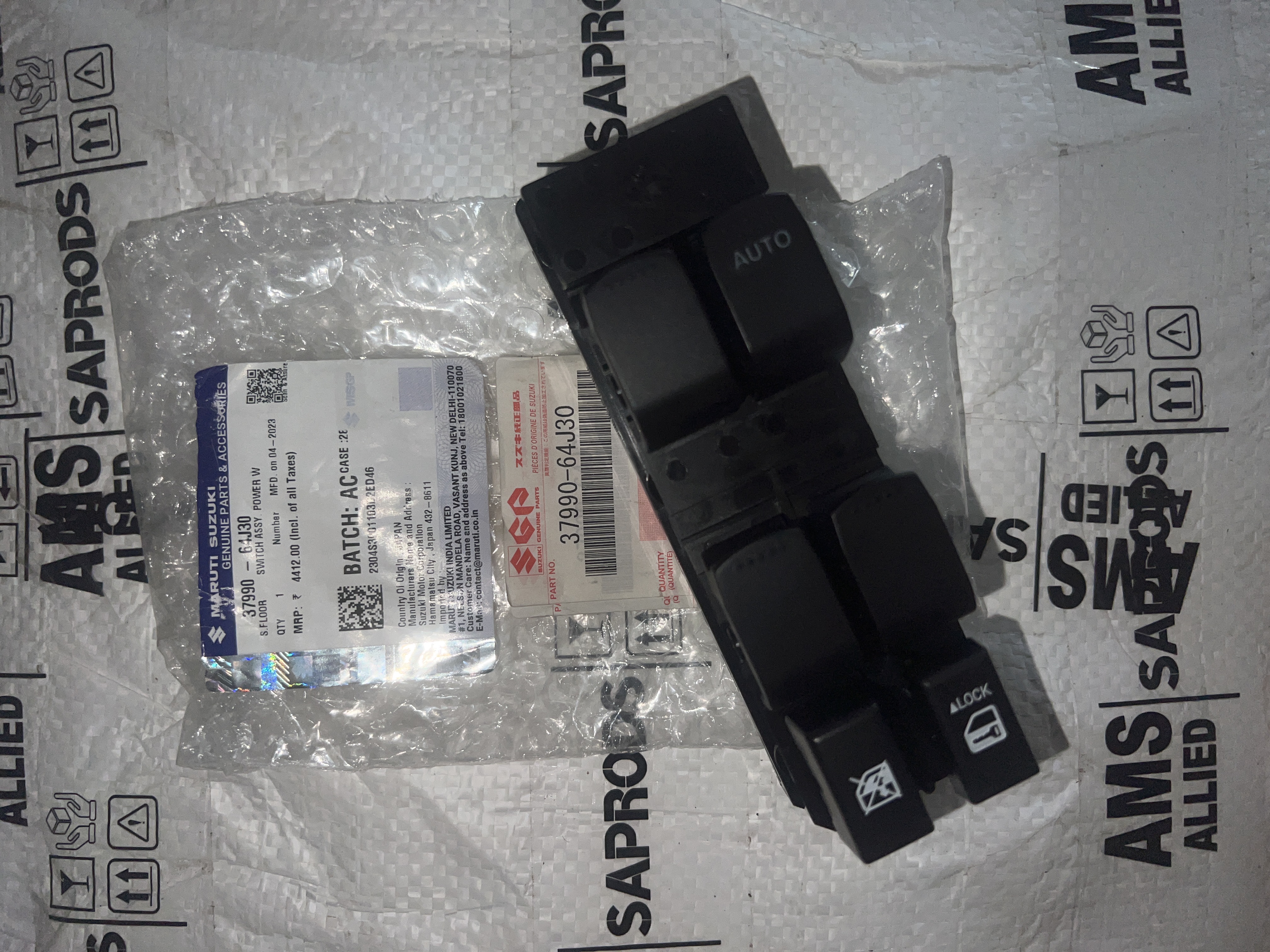 SUZUKI SWIFT SWITCH ASSY POWER WINDOW MAIN      3799064J30      STOCKID 3242