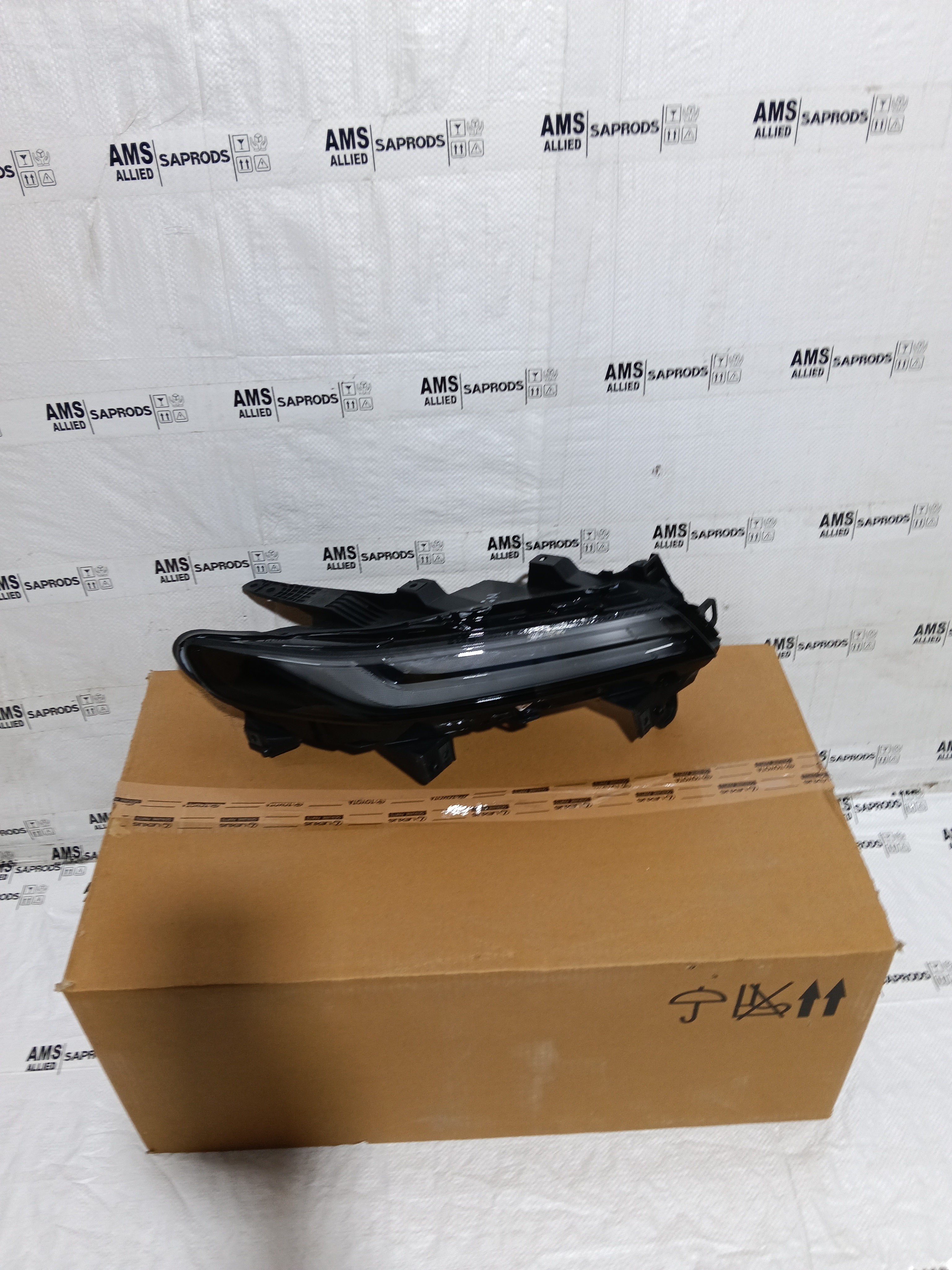 TOYOTA TAISOR UNIT ASSY HEAD LAMP RH 81130WC035 STOCKID 3258
