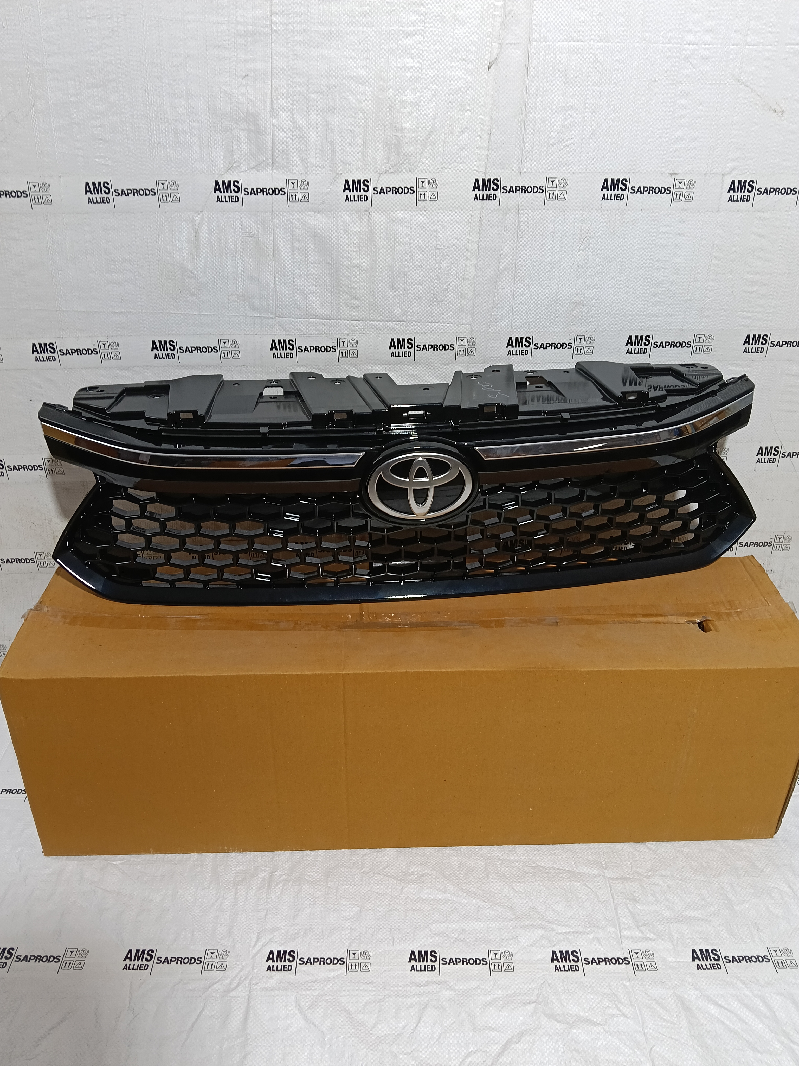 TOYOTA TAISOR GRILLE RADIATOR 53111WC015 STOCKID 3261
