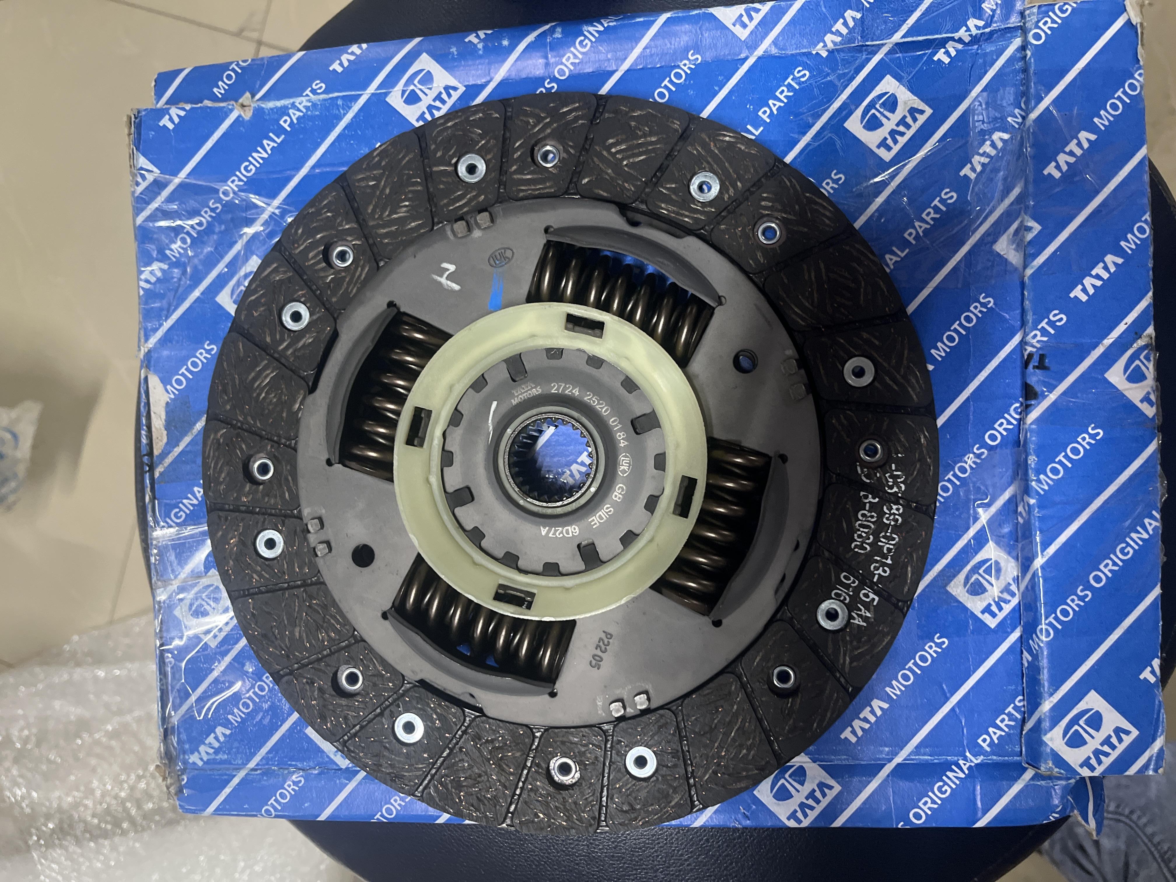 ASSY 240 DIA CLUTCH DISC SMF - Part No: 272425200184 - Photo