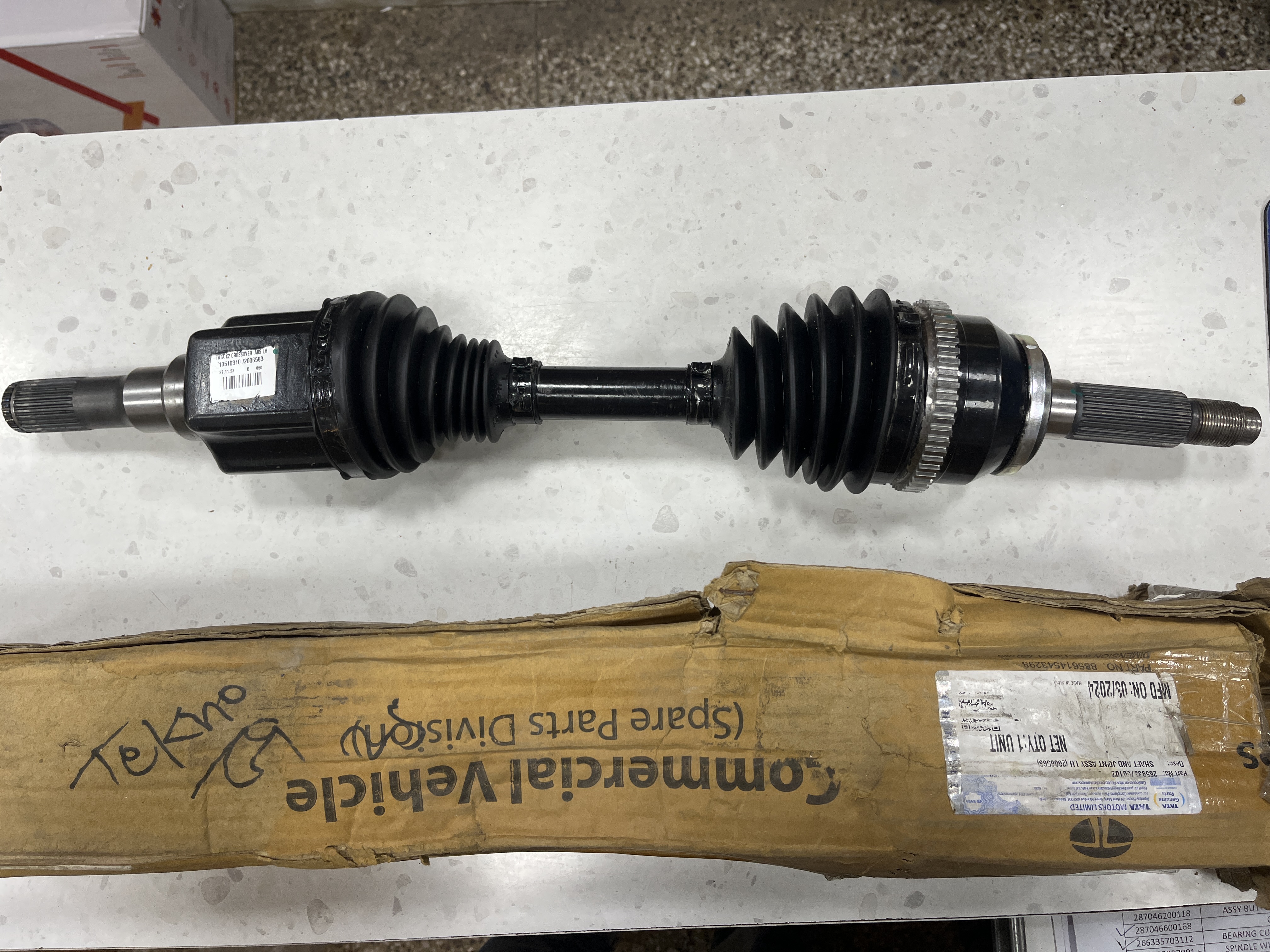 HAFT AND JOINT ASSY LH - Part No: 285933750102 - Photo