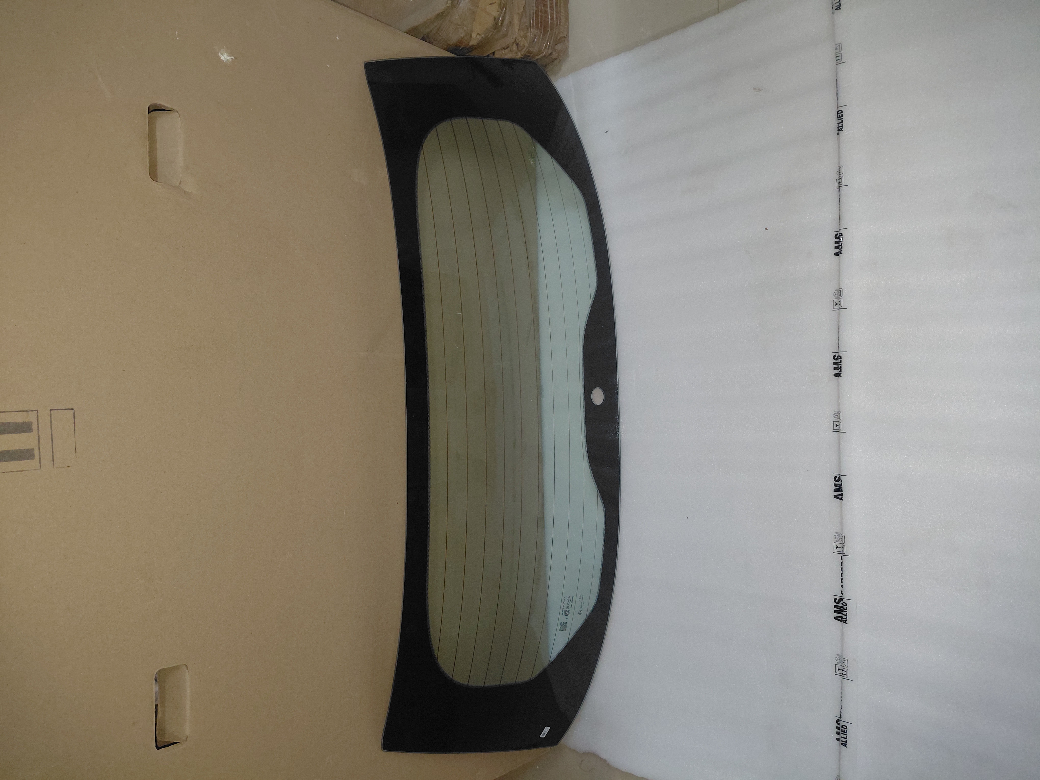GLASS COMP,BACK DOOR WINDOW - Part No: 68105WC014 - Photo