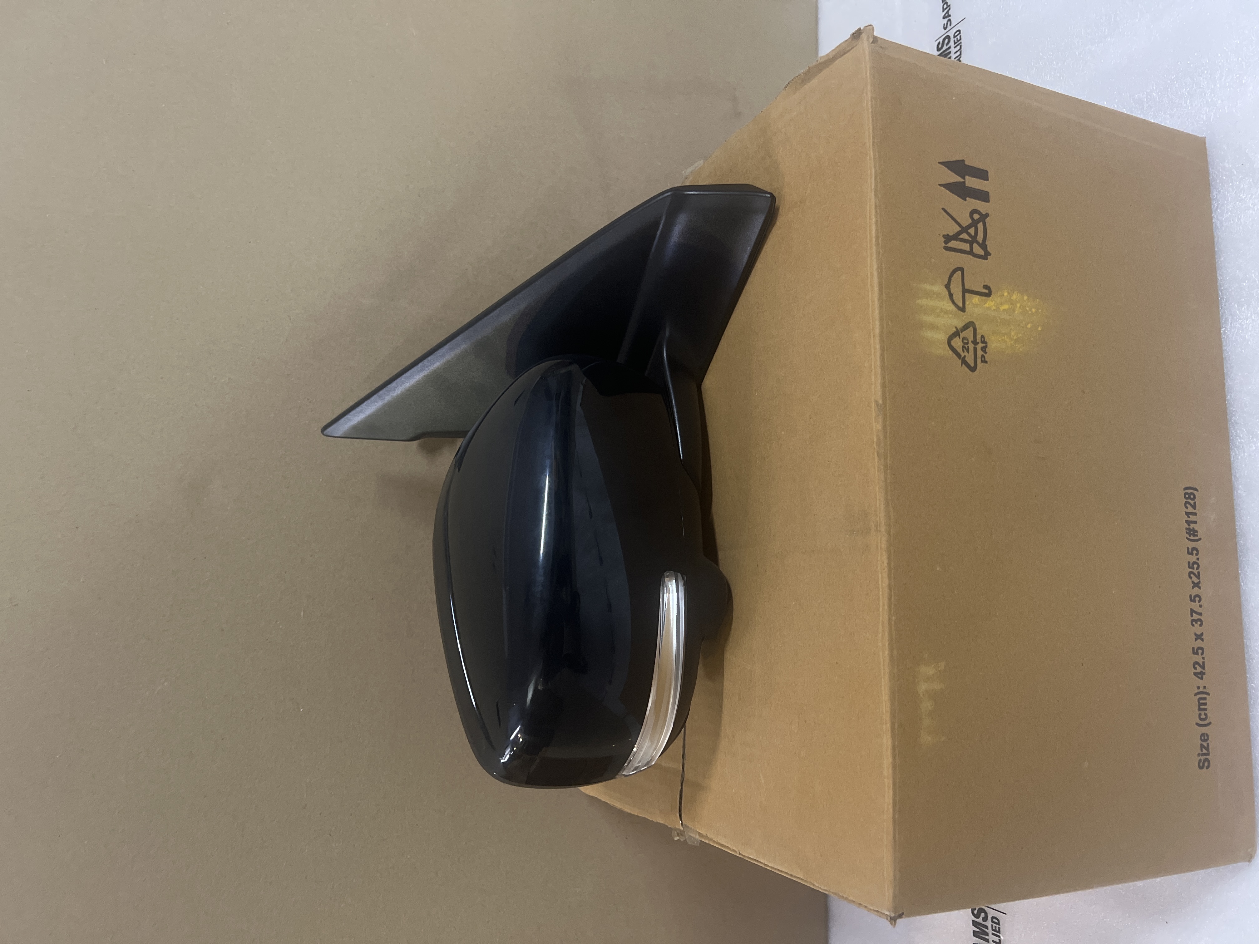 MIRROR ASSY,RR VIEW,R - Part No: 87910WC135 - Photo