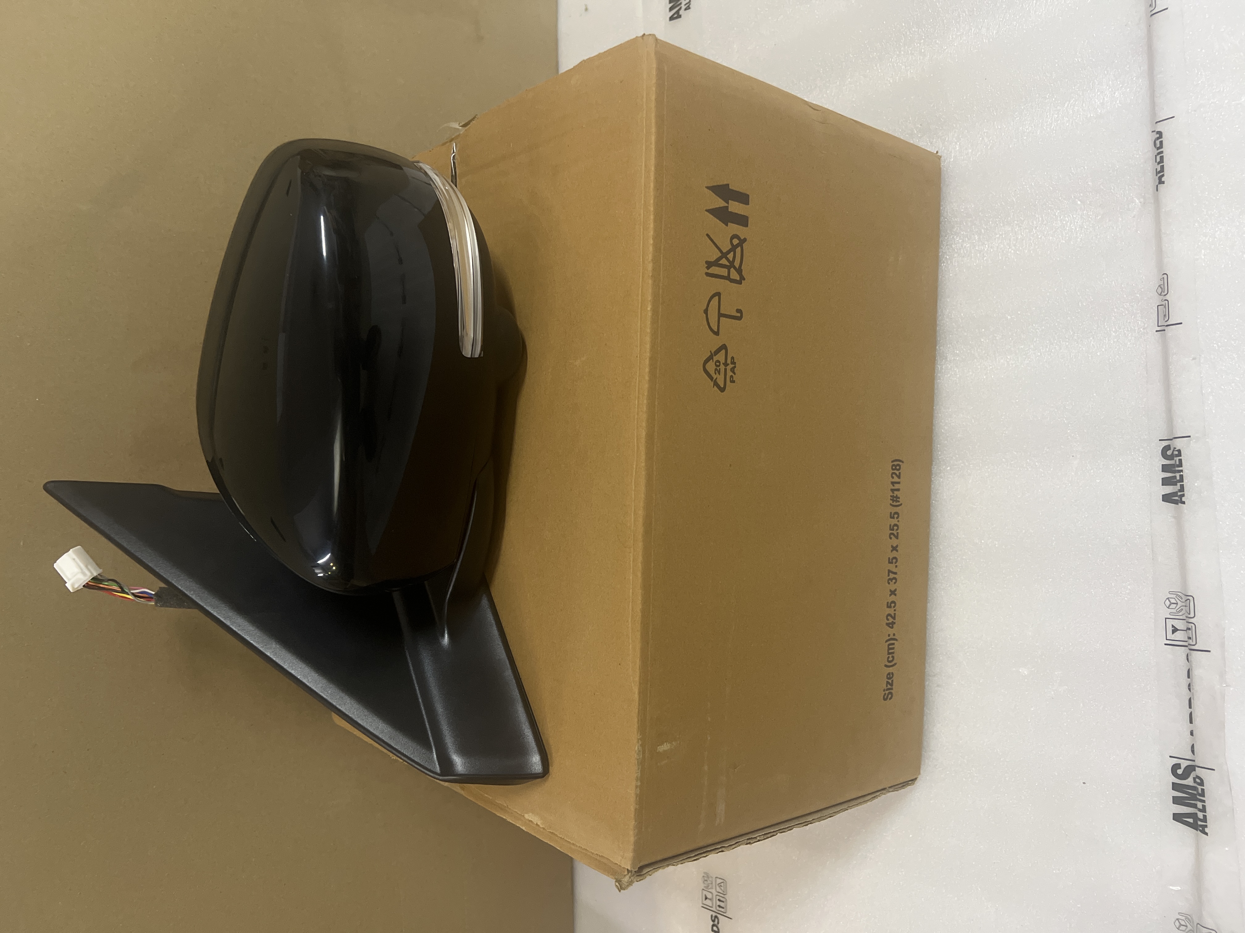 MIRROR ASSY,RR VIEW,L - Part No: 87940WC135 - Photo