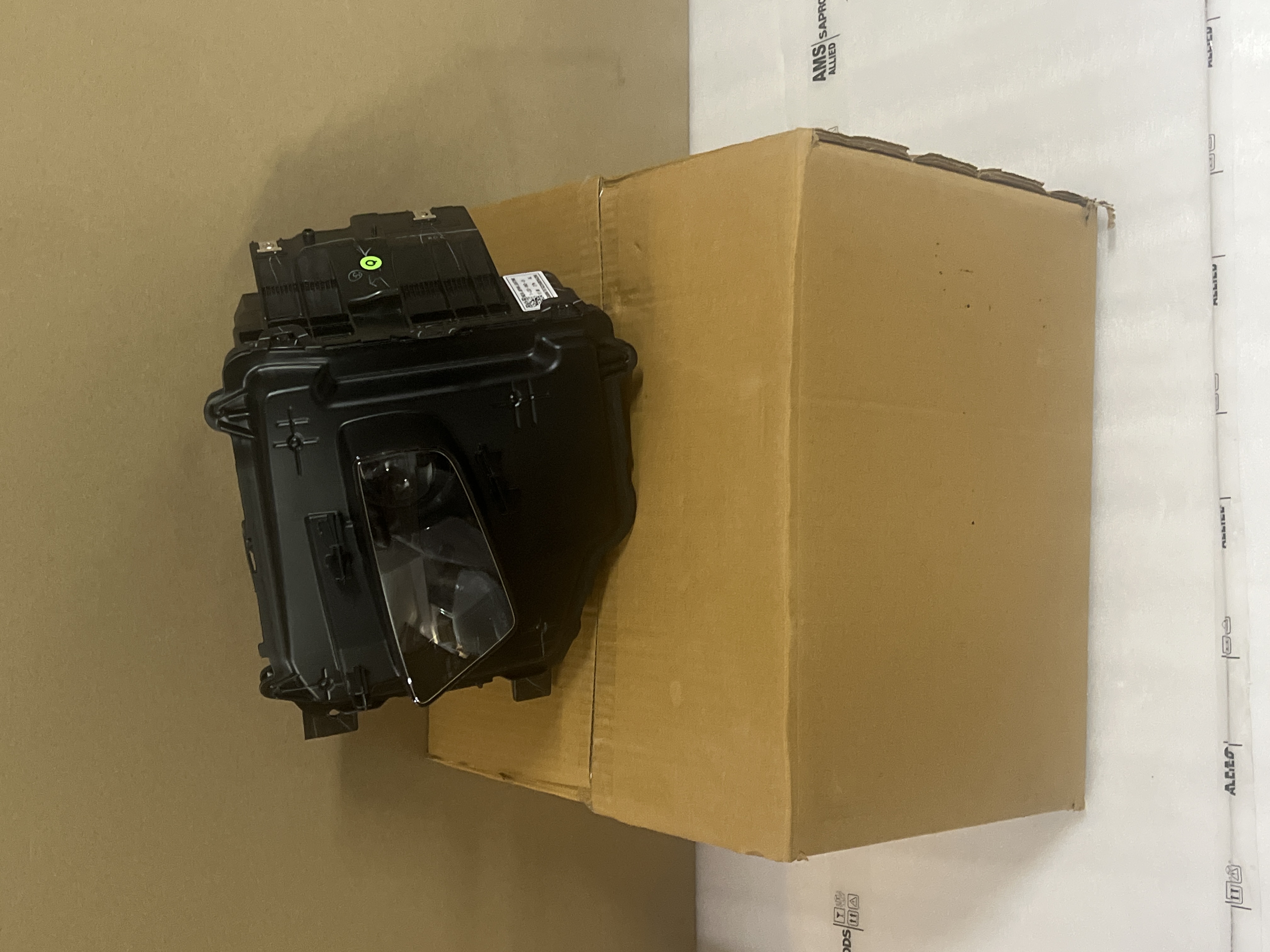 HEADLAMP ASSY,LH - Part No: 81150WC040 - Photo