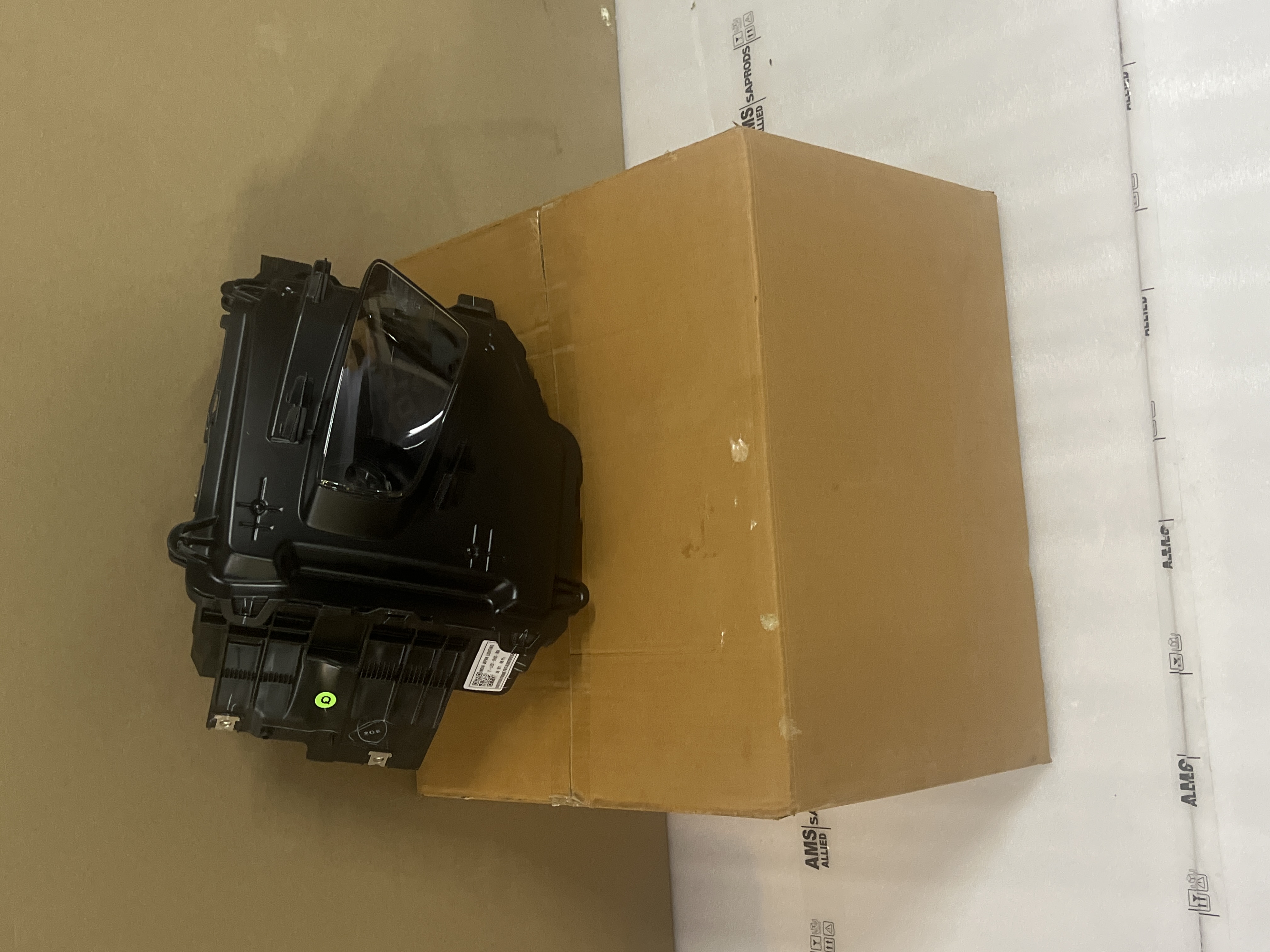 HEADLAMP ASSY,RH - Part No: 81110WC040 - Photo