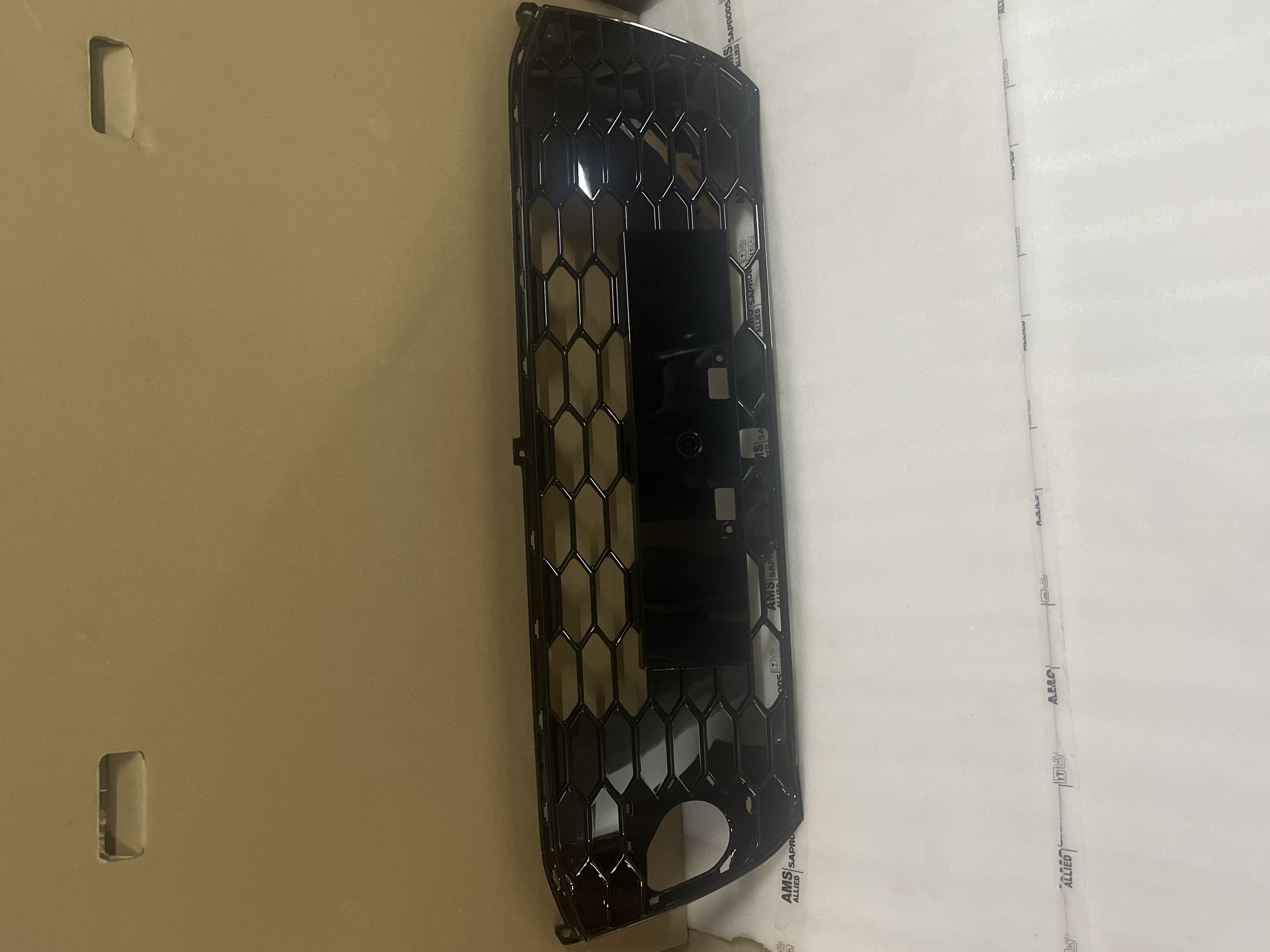 GRILLE,RADIATOR LOWER - Part No: 53112WC005 - Photo