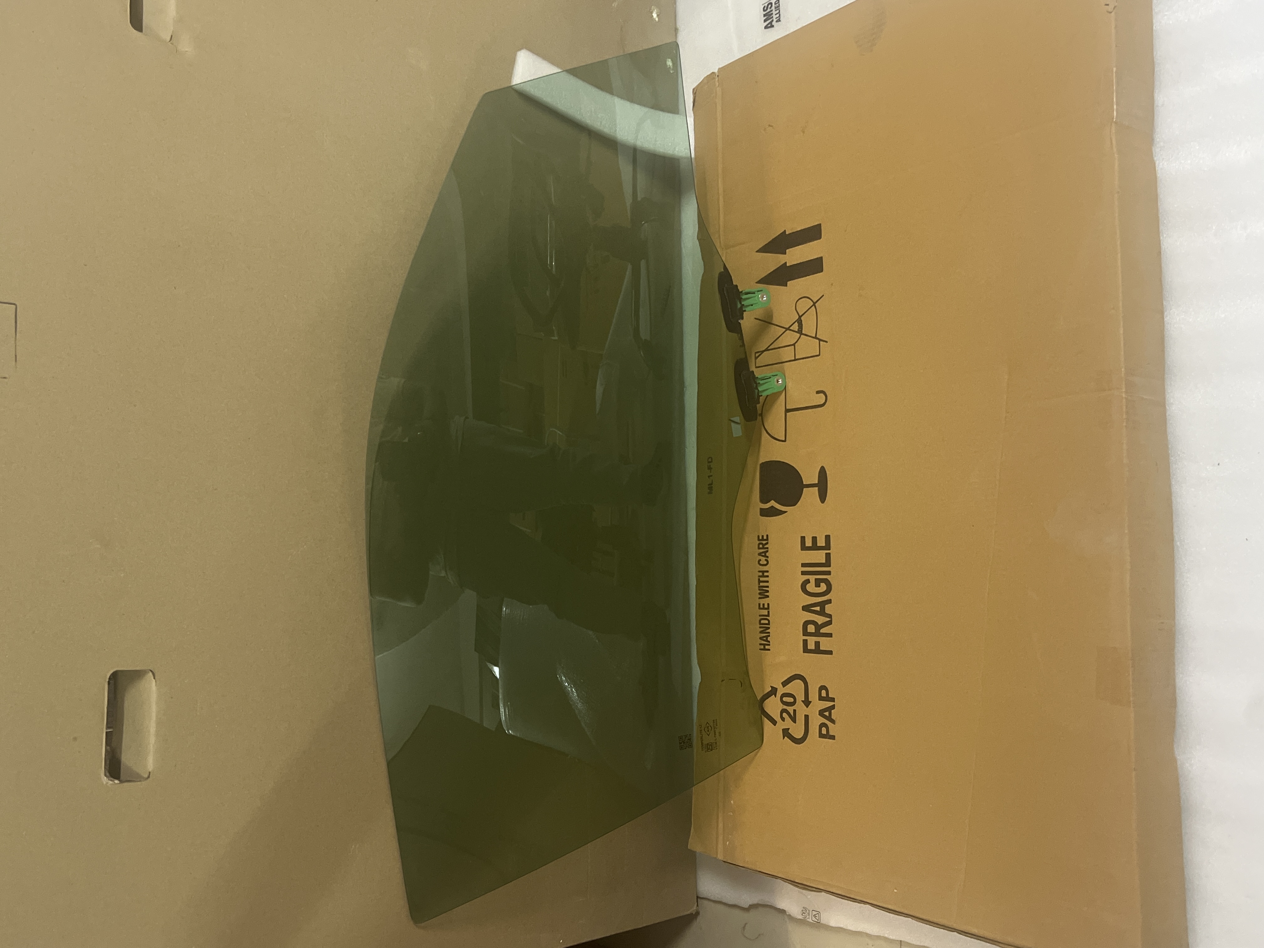GLASS ASSY, FR DOOR, RH - Part No: 68110WC007 - Photo